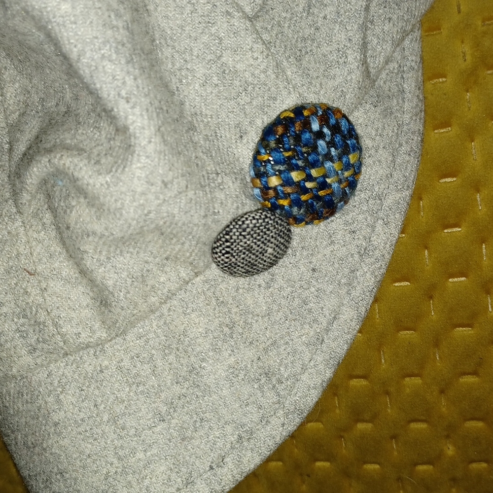 Light gray cap/hat - Picture 3 of 3